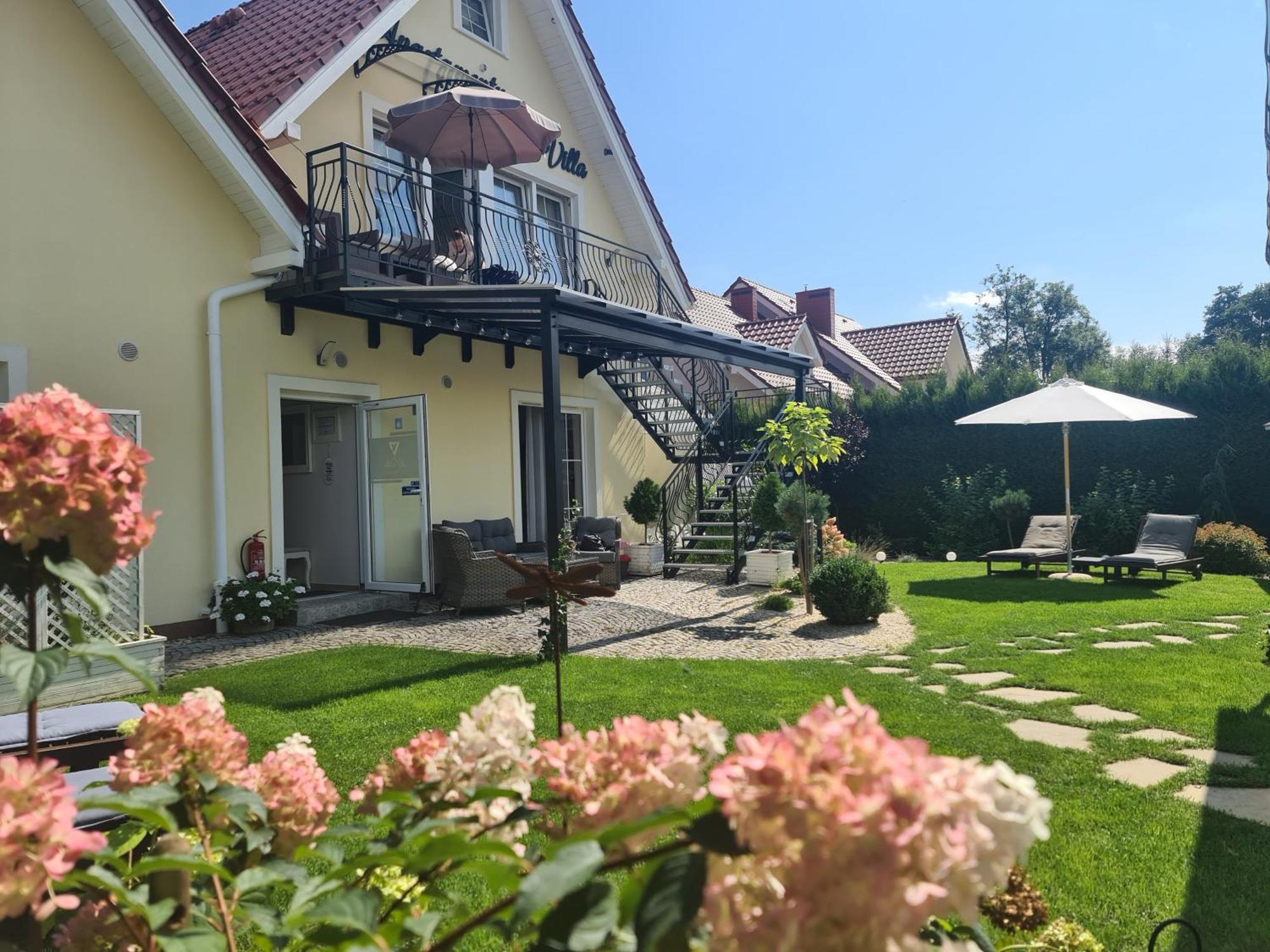 Apartamenty "La Villa" Z Klimatyzacja, Ogrodem, Parkingiem, Blisko Centrum Kudowa-Zdrój Kültér fotó